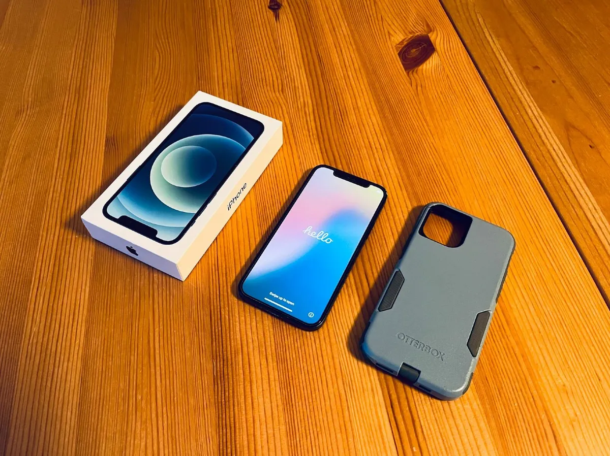iPhone 12 - 64gb Blue - works perfectly, cracked b - Image 1