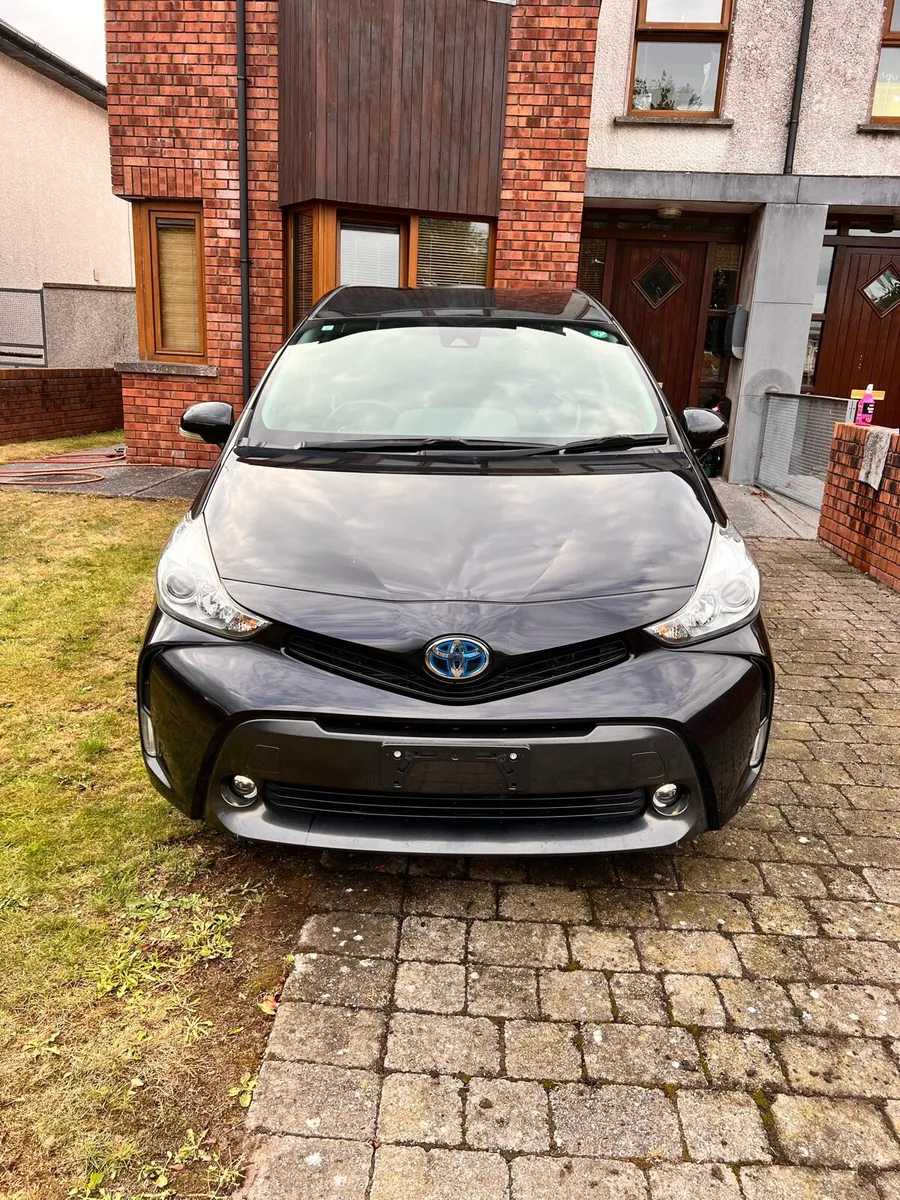 Toyota Prius Alpha 2019 7 Seater Low mileage - Image 1