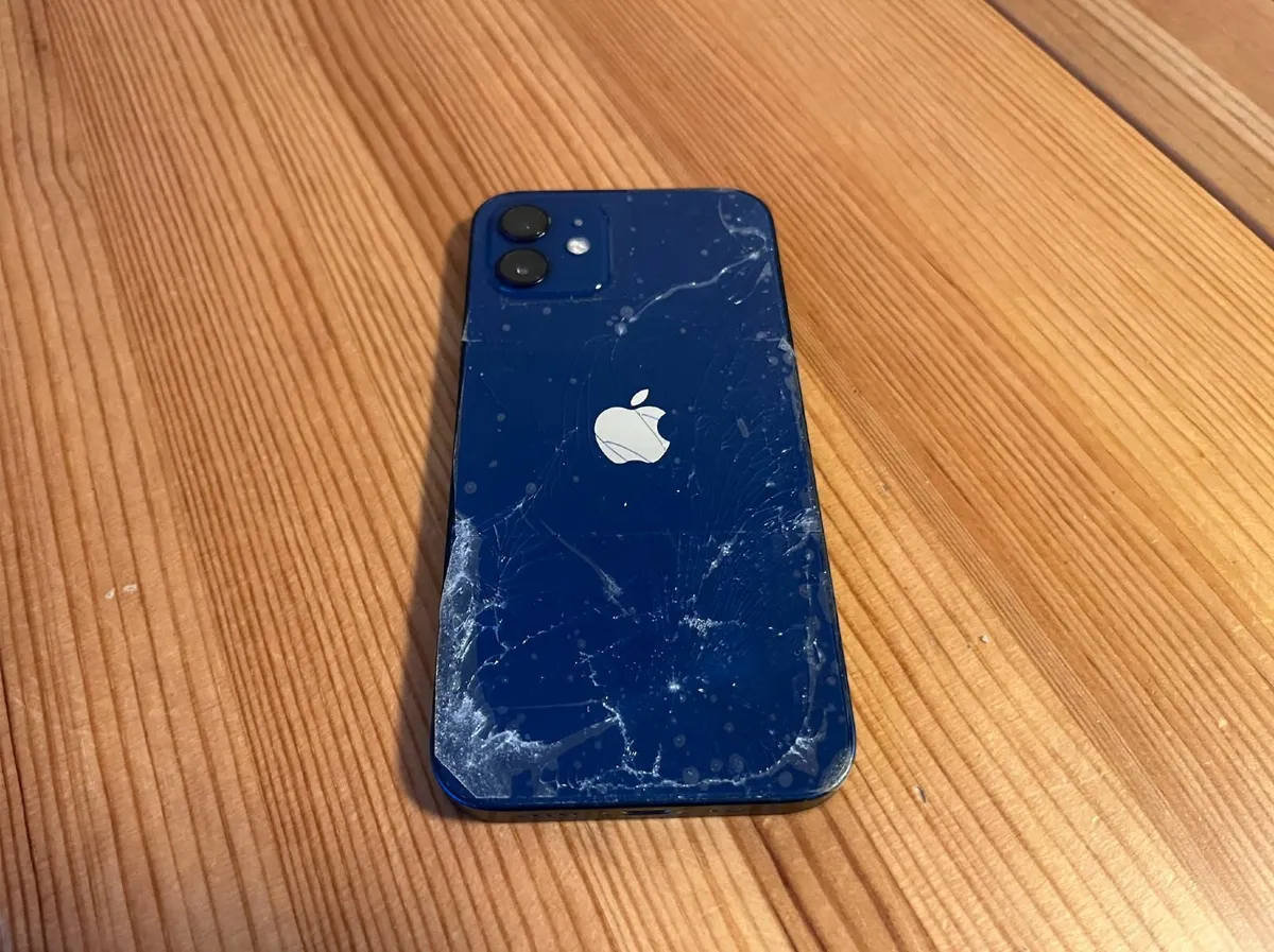 iPhone 12 - 64gb Blue - works perfectly, cracked b - Image 3