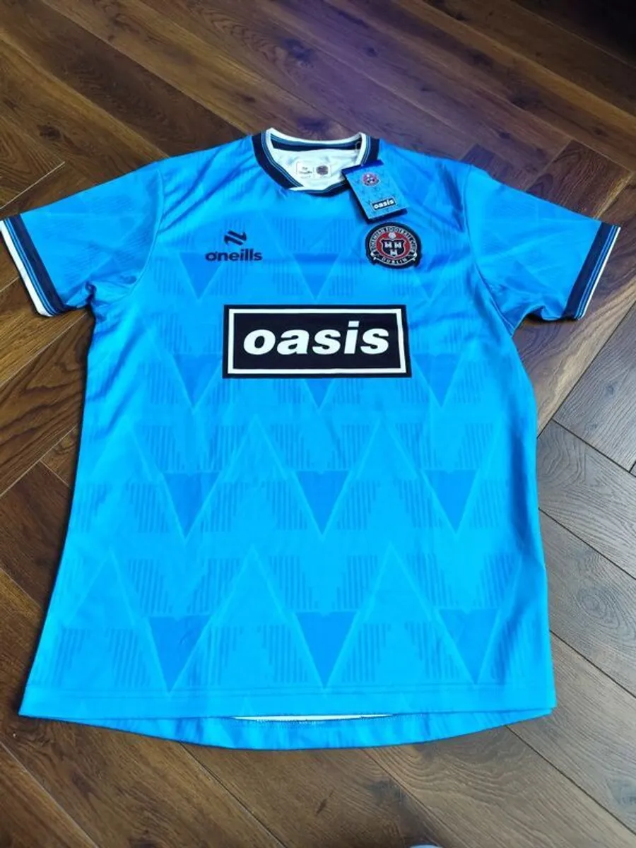 Bohemians Oasis official Jersey size M. - Image 1
