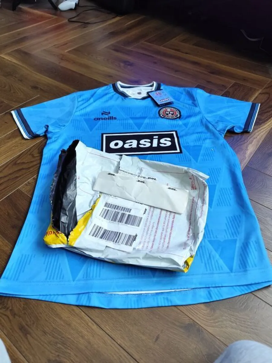Bohemians Oasis official Jersey size M. - Image 2