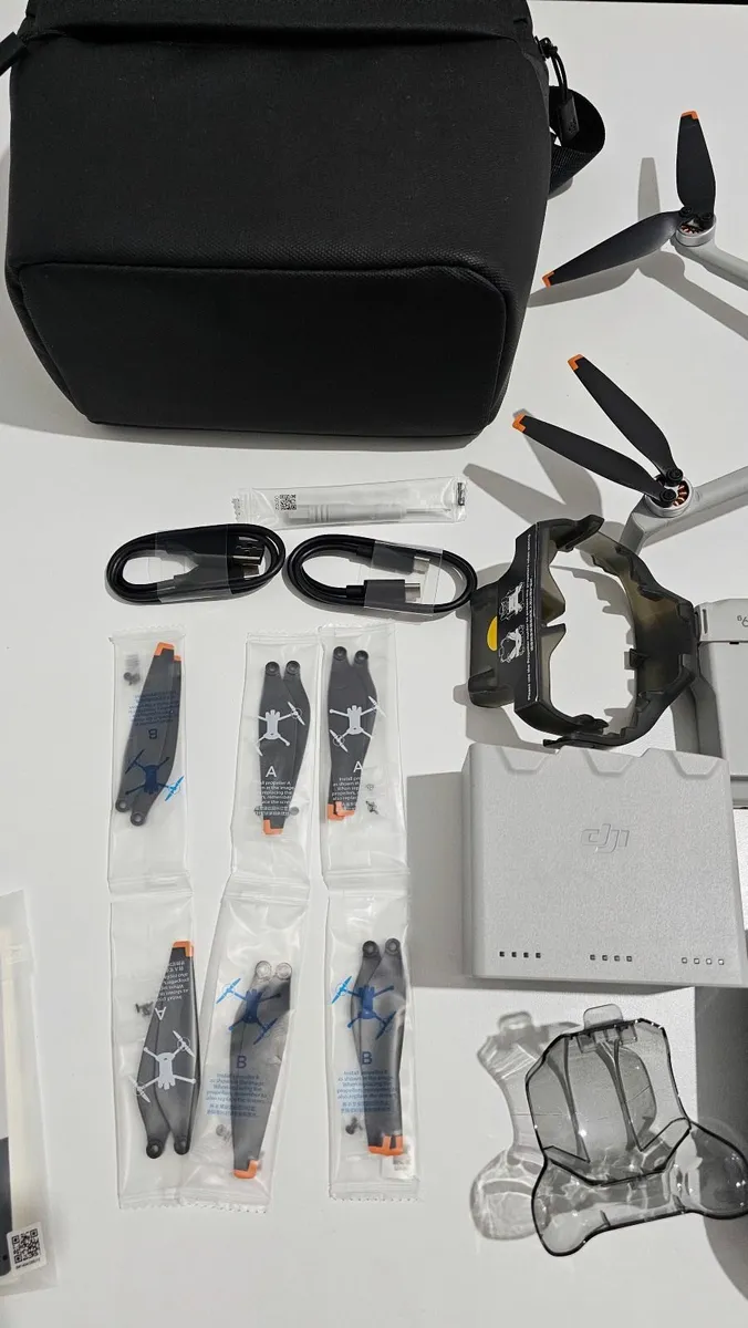 DJI Mini 4 Pro Fly More Combo RC 2 Drone Like New! - Image 3