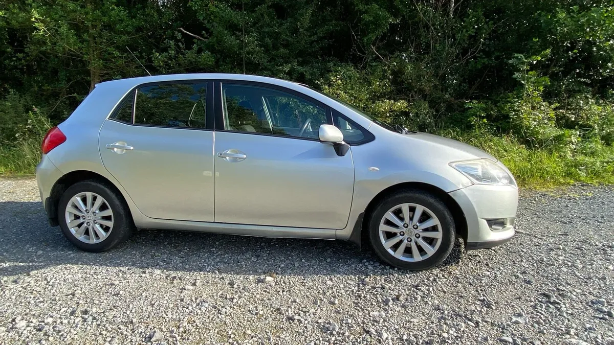 Toyota Auris 2007 - Image 2