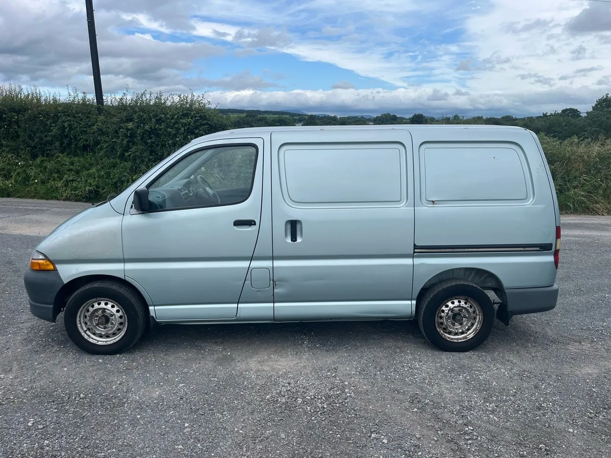 1999 Toyota Hiace - Image 3