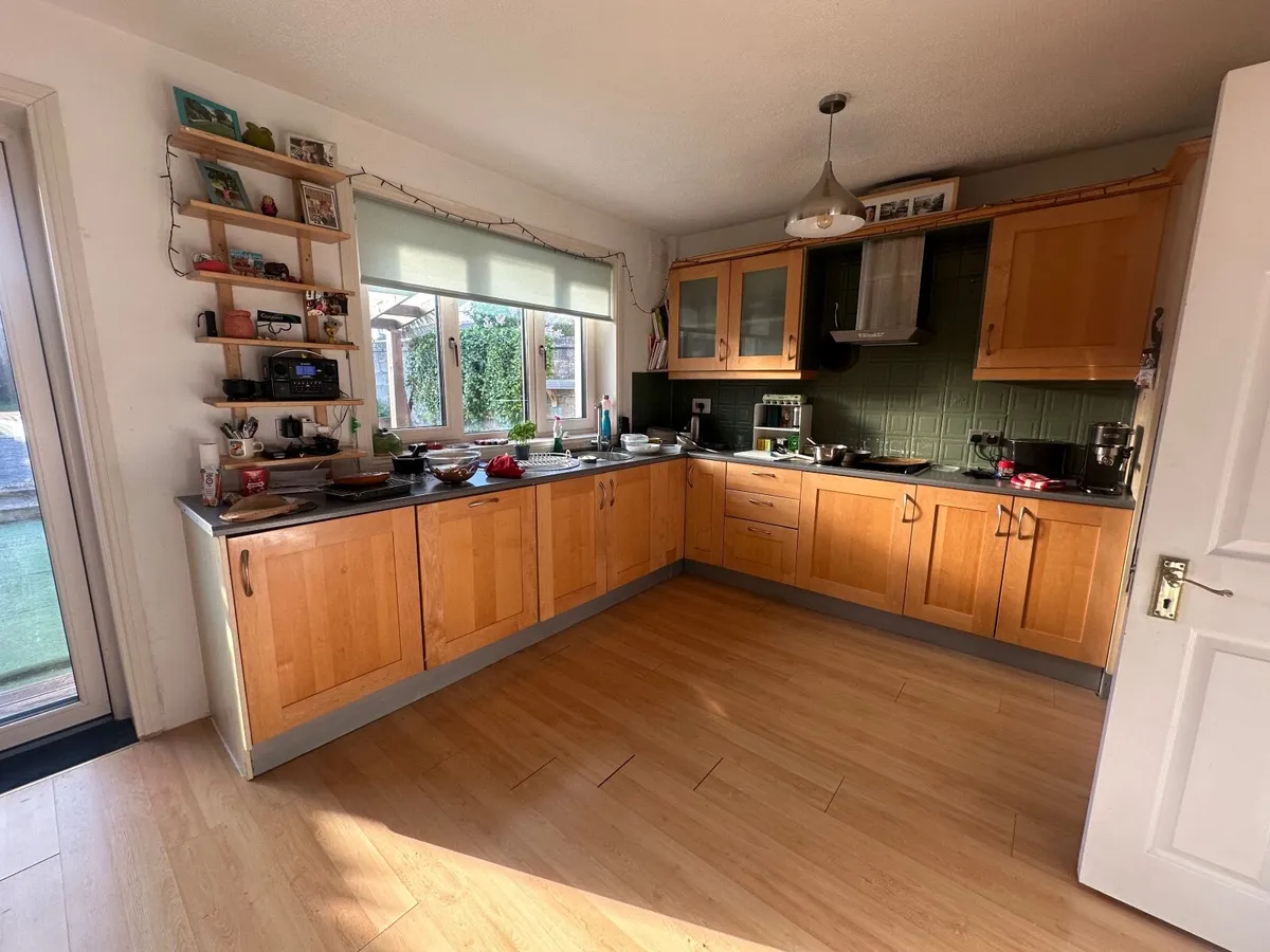 Kitchen units - Image 1