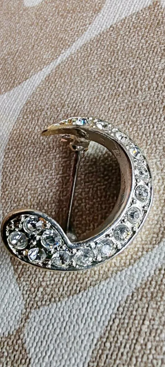 Retro brooch - Image 1