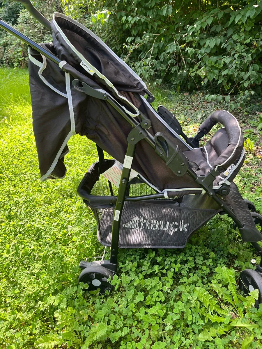 Hauck baby stroller - Image 1