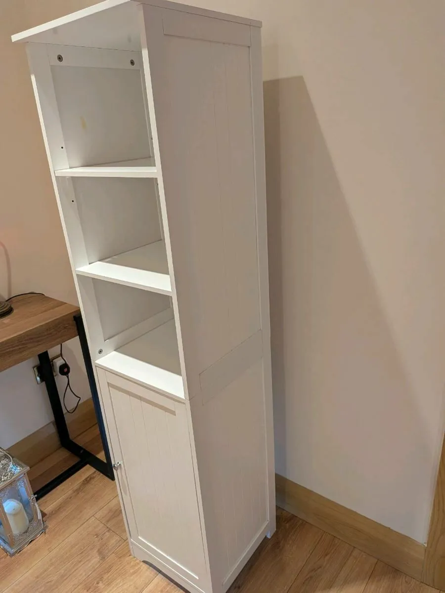 White cabinet - Image 3