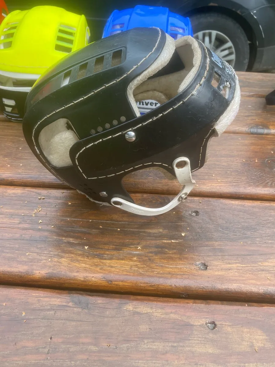 Oldstyle Cooper sk100 jnr hurling helmet - Image 3