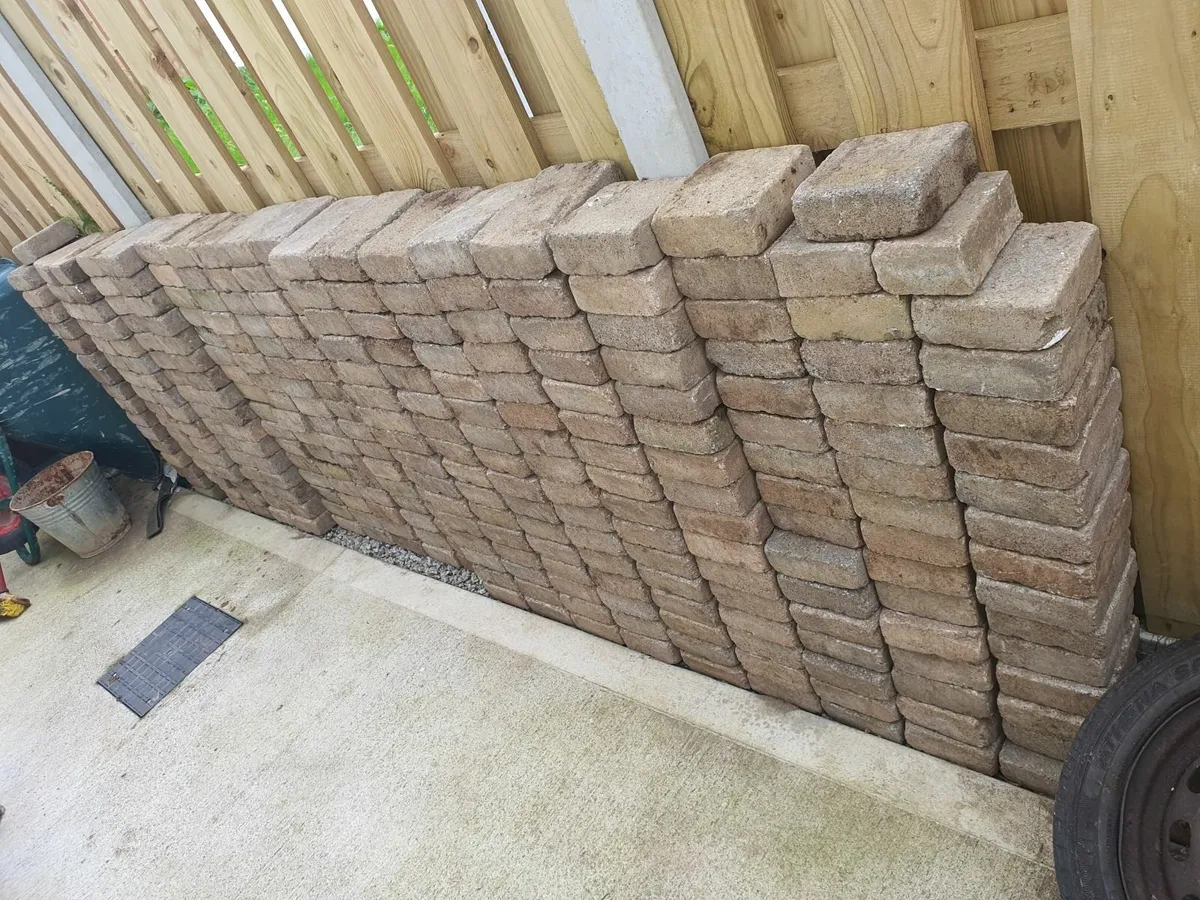 Cobble paving blocks - Image 1