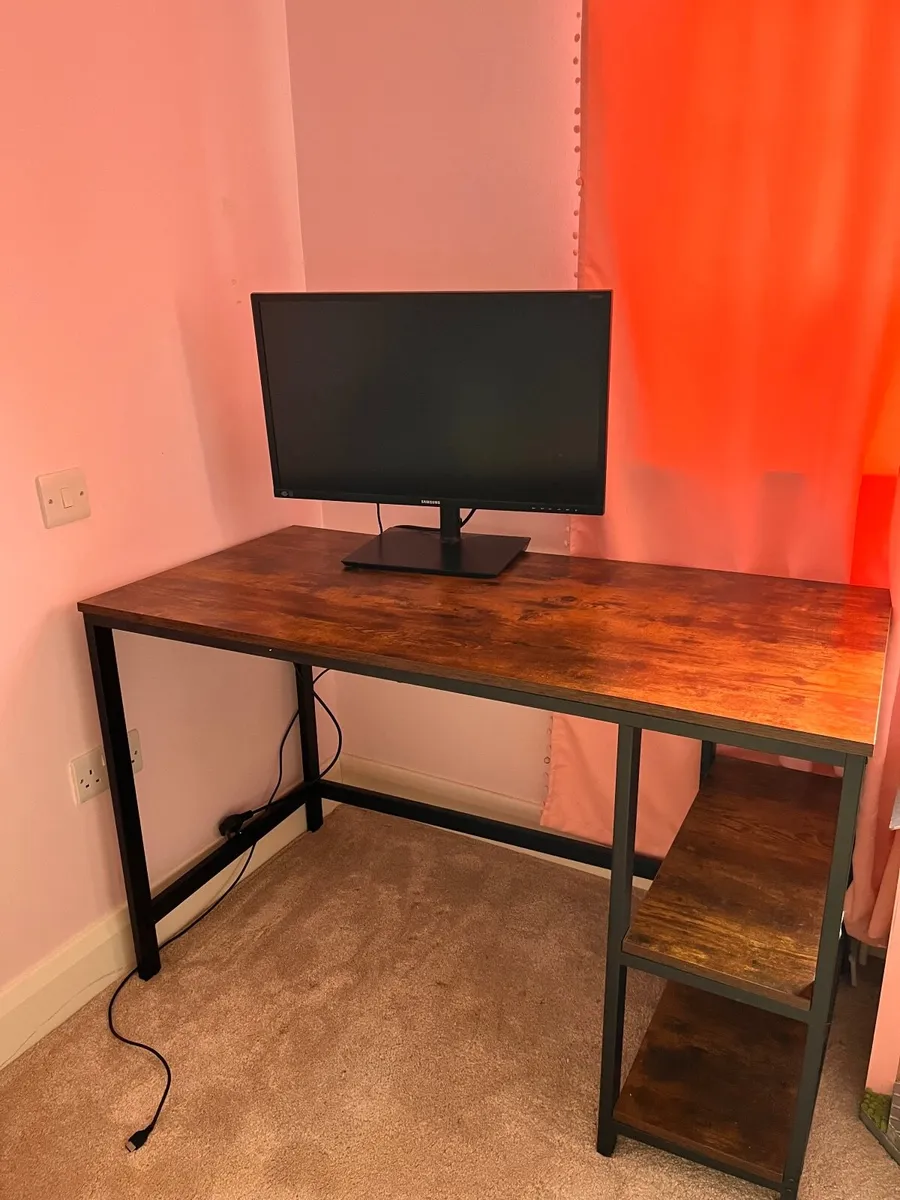 Black desk - Image 1