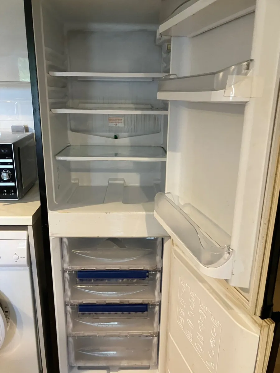Hot point fridge - Image 2