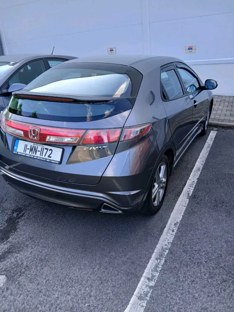 Honda Civic 2011 - Image 1