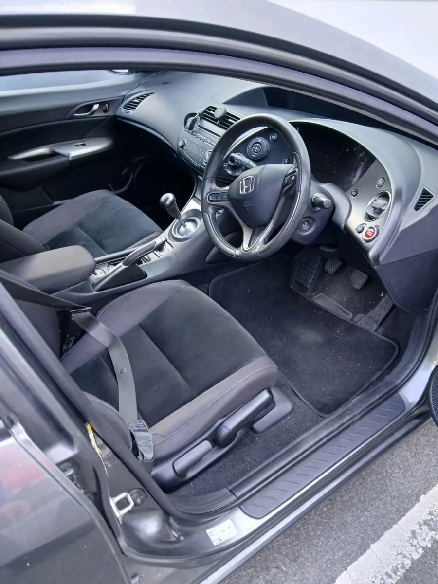 Honda Civic 2011 - Image 4