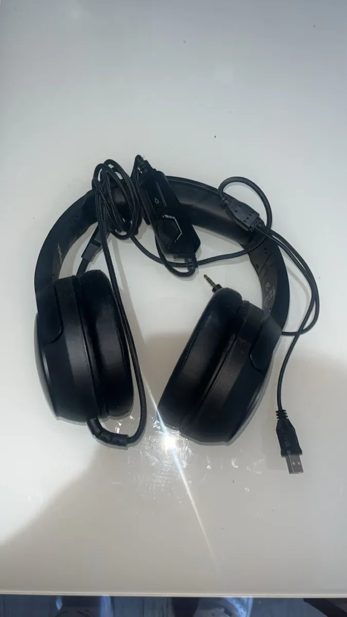 PS5 for sale hardly used and headset never used - Image 2