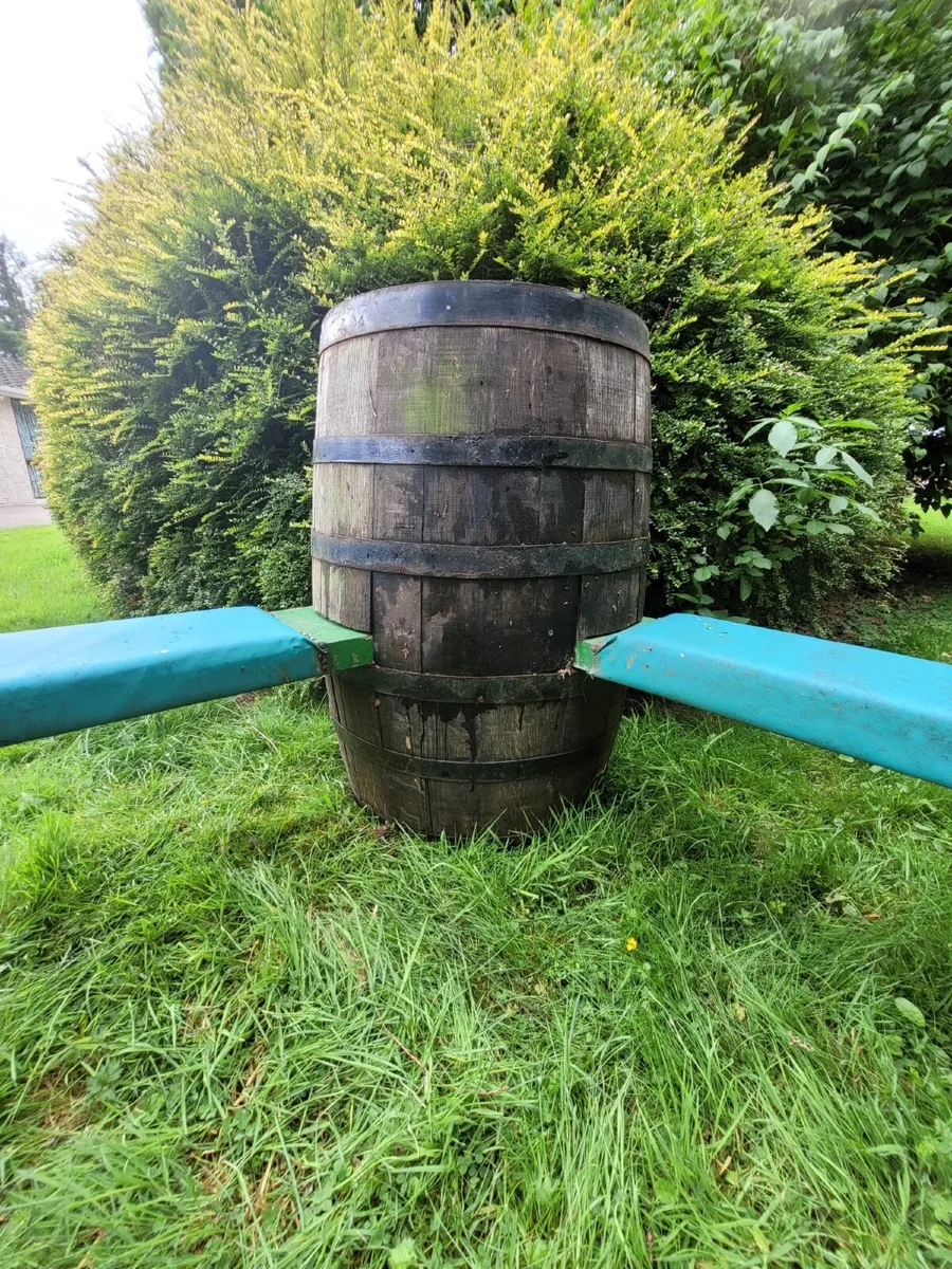 Whiskey barrel garden seating - Image 3