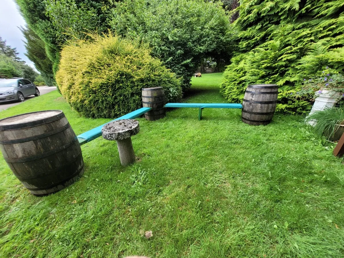 Whiskey barrel garden seating - Image 4