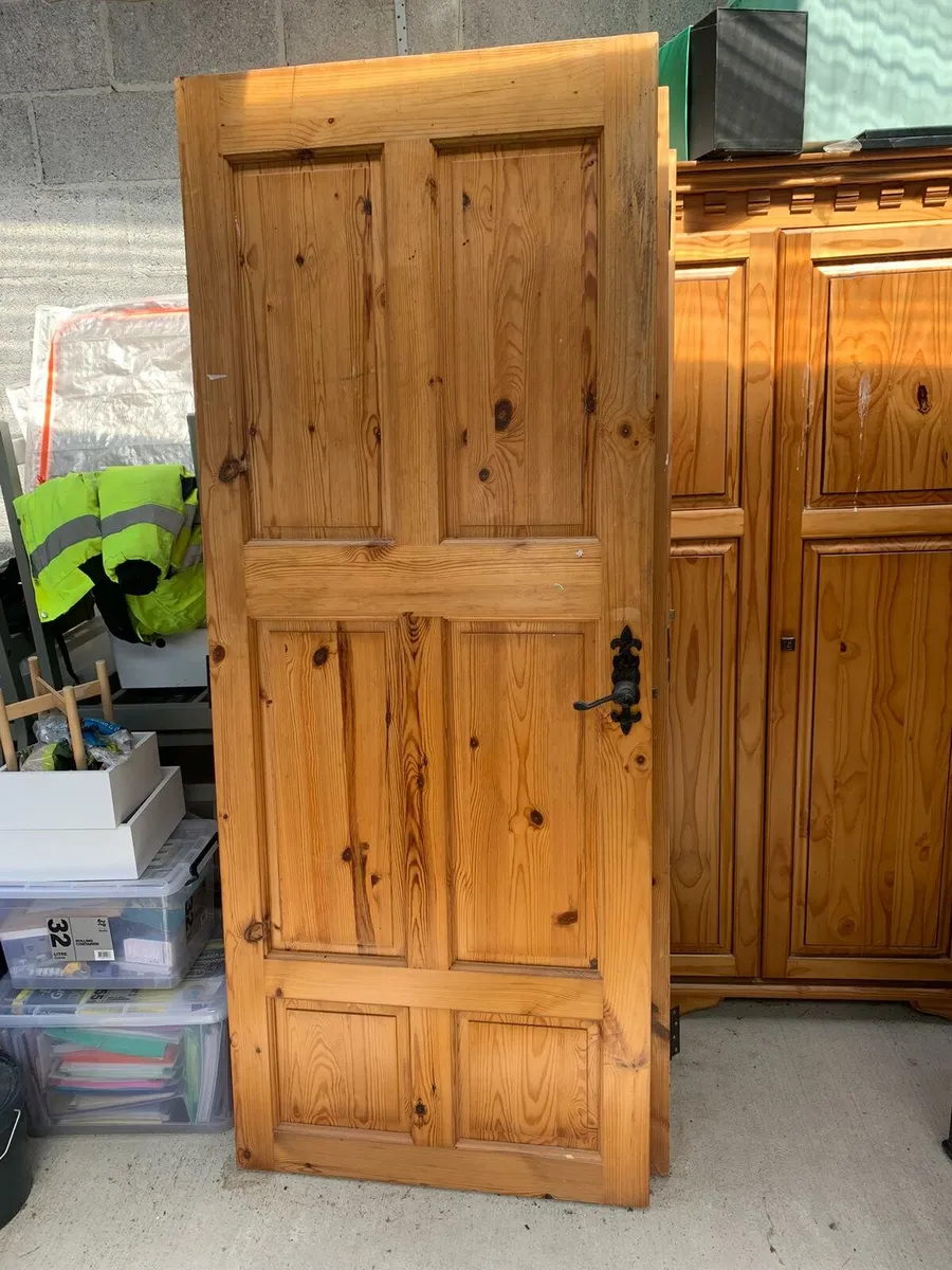 Variety of internal wooden doors - Image 1