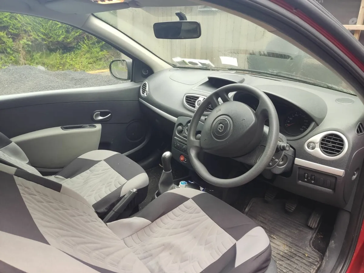 Renault Clio 2012 - Image 2