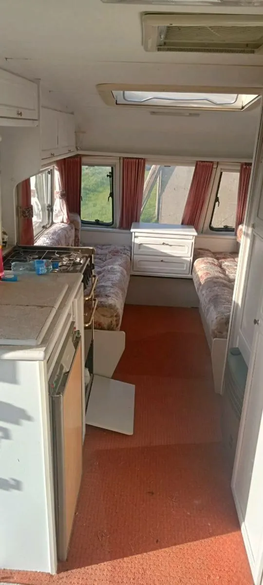 Caravan - Image 4