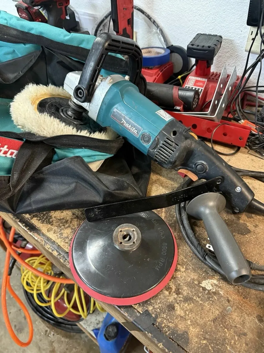 Makita 9227c Hook and Loop Electronic Polisher - Image 2