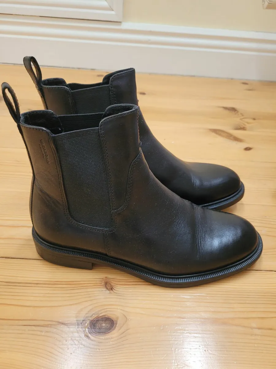 Chelsea Leather Boots Size 4 - Image 3