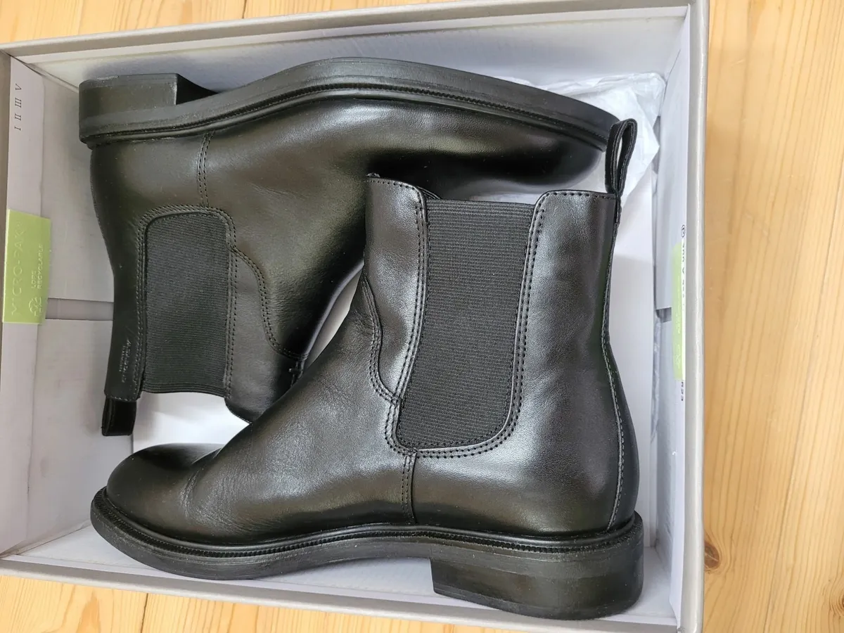 Chelsea Leather Boots Size 4 - Image 4