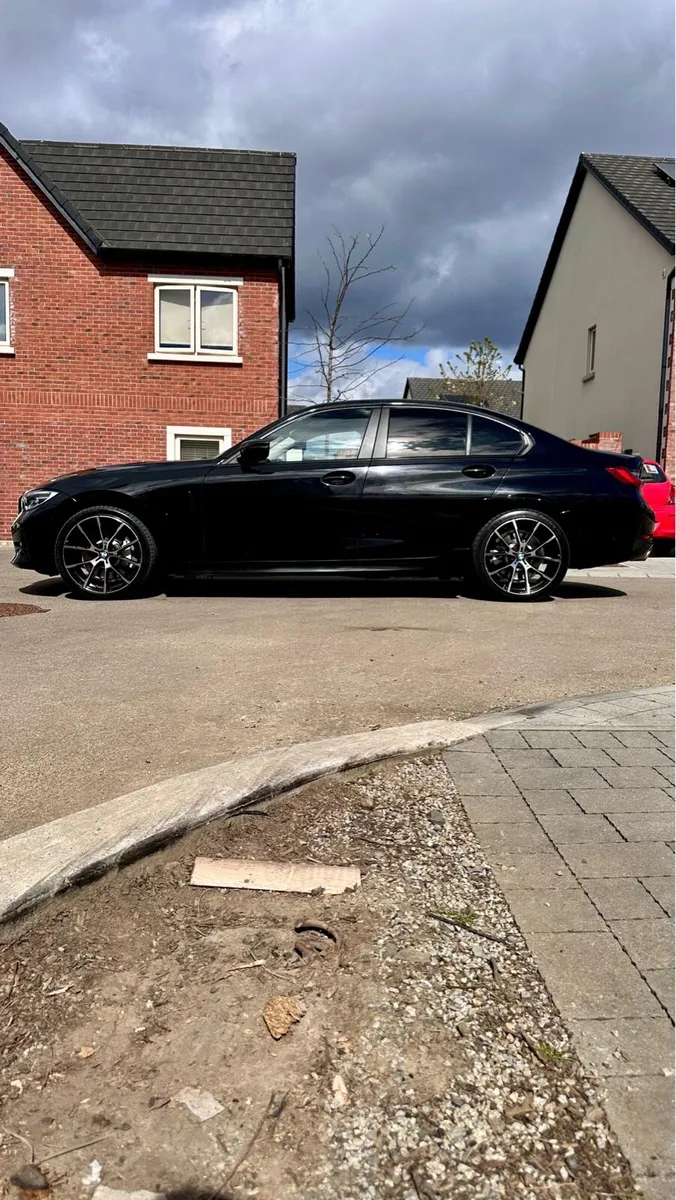 Bmw 330e - Image 3