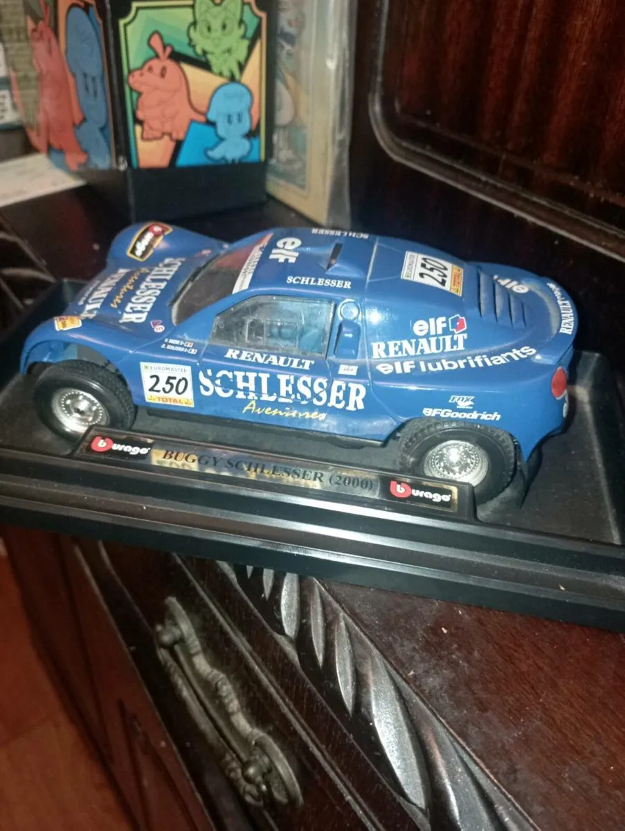 BbURAGO 1-24 SCALE DIE-CAST MODLE CAR - Image 1