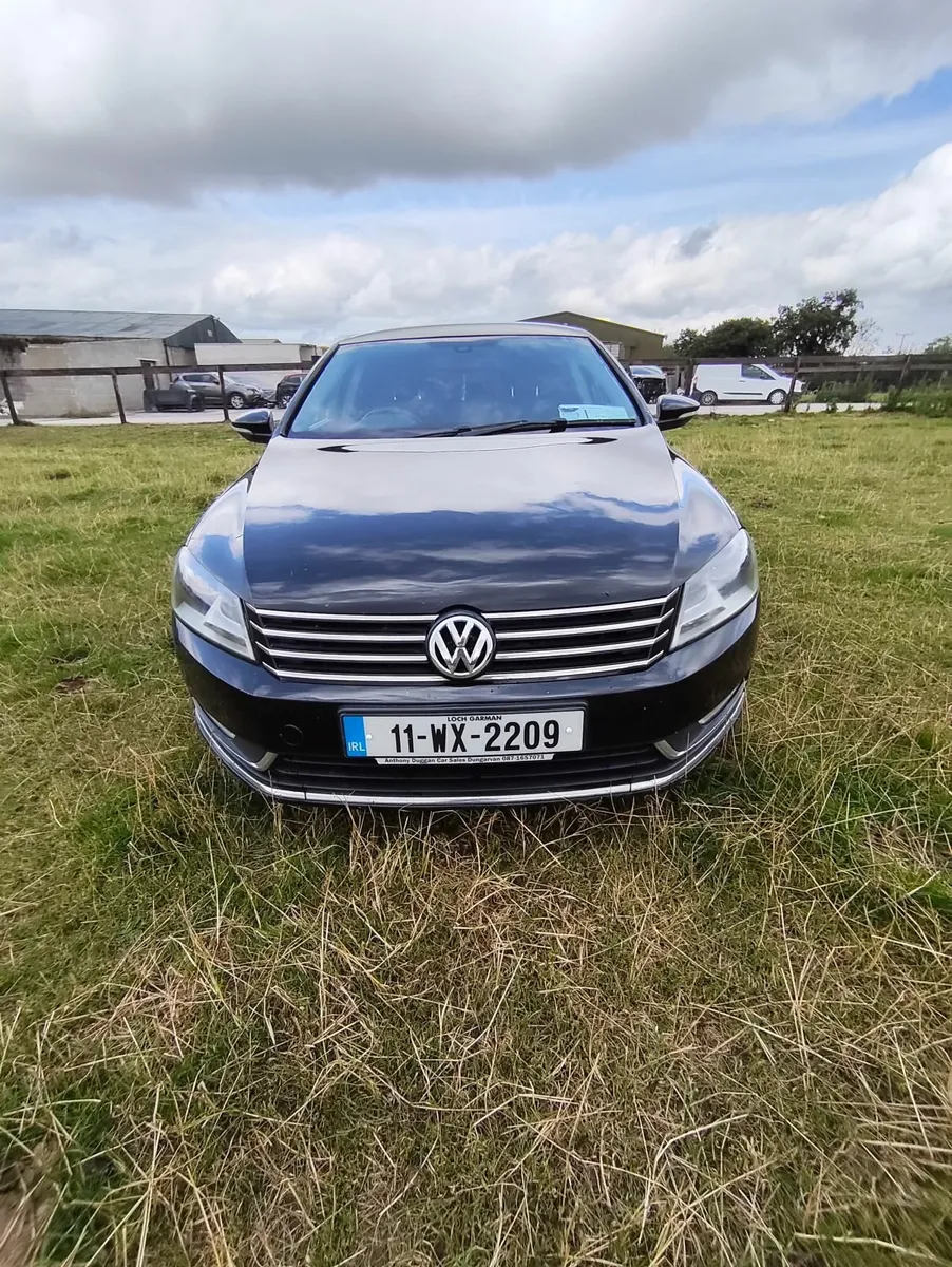 Volkswagen Passat 2011 - Image 2