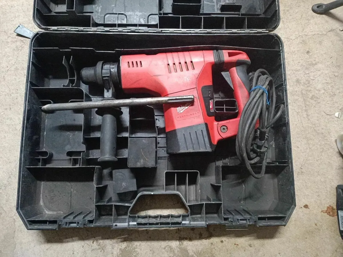 Milwaukee PHE 40 SQ Bore Hammer - Image 1