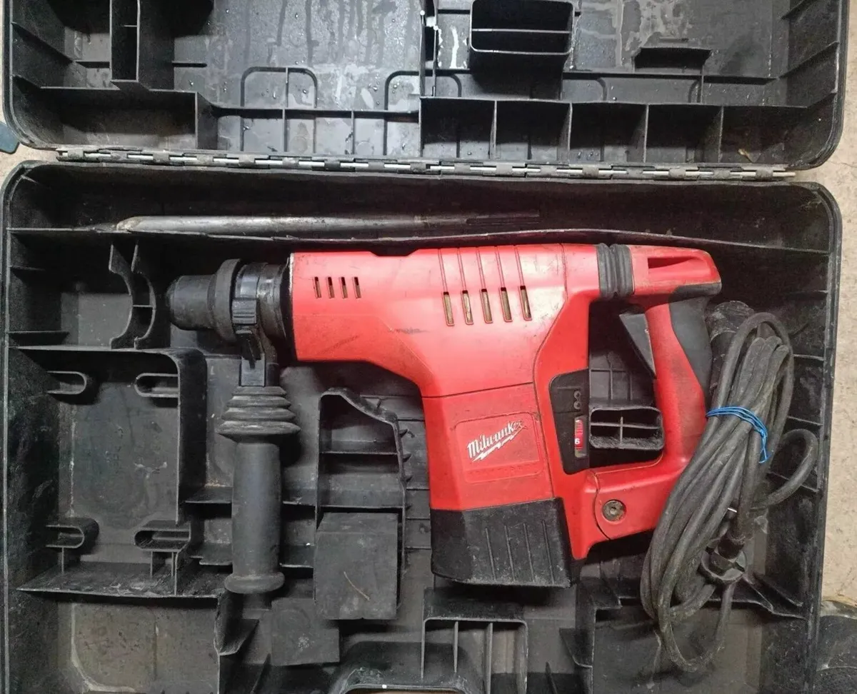 Milwaukee PHE 40 SQ Bore Hammer - Image 2
