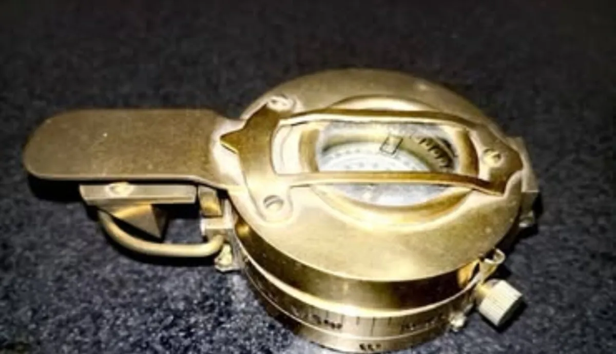 WWll brass compass MK111 - Image 2