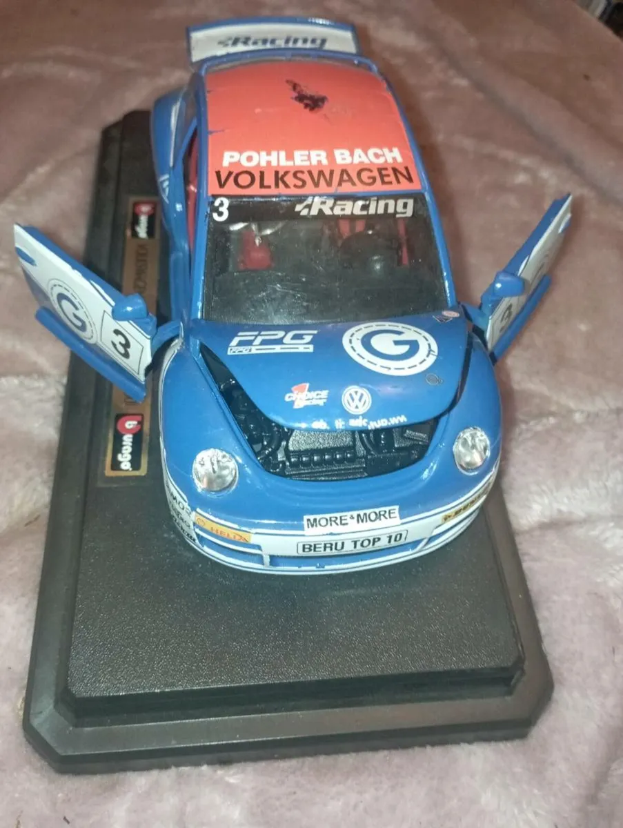 BbURAGO VOLSWAGEN NEW BEETLE CUP 2000 CAR. - Image 1