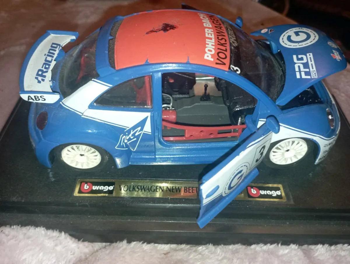 BbURAGO VOLSWAGEN NEW BEETLE CUP 2000 CAR. - Image 2