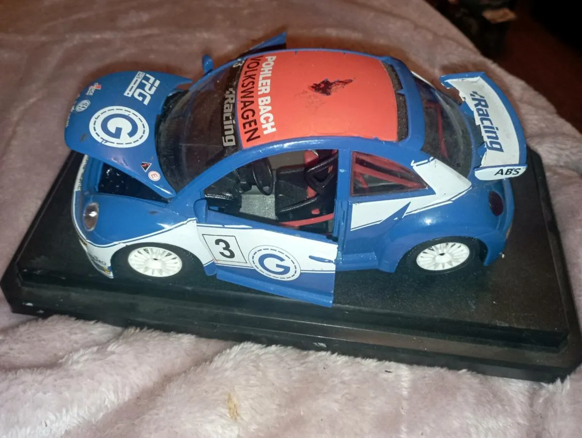 BbURAGO VOLSWAGEN NEW BEETLE CUP 2000 CAR. - Image 4