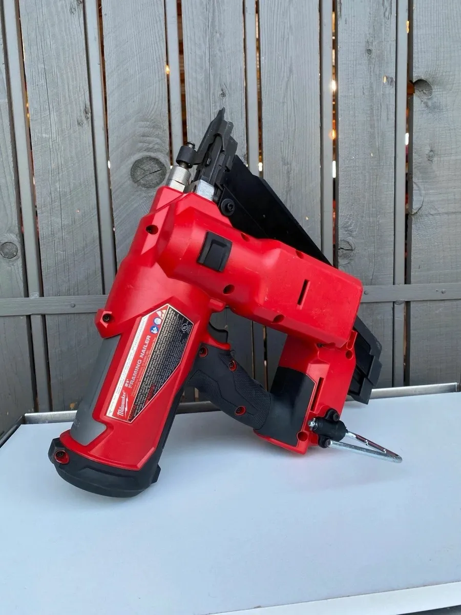 Milwaukee M18 FUEL 18 Volt 21 Degree Framing Naile - Image 2
