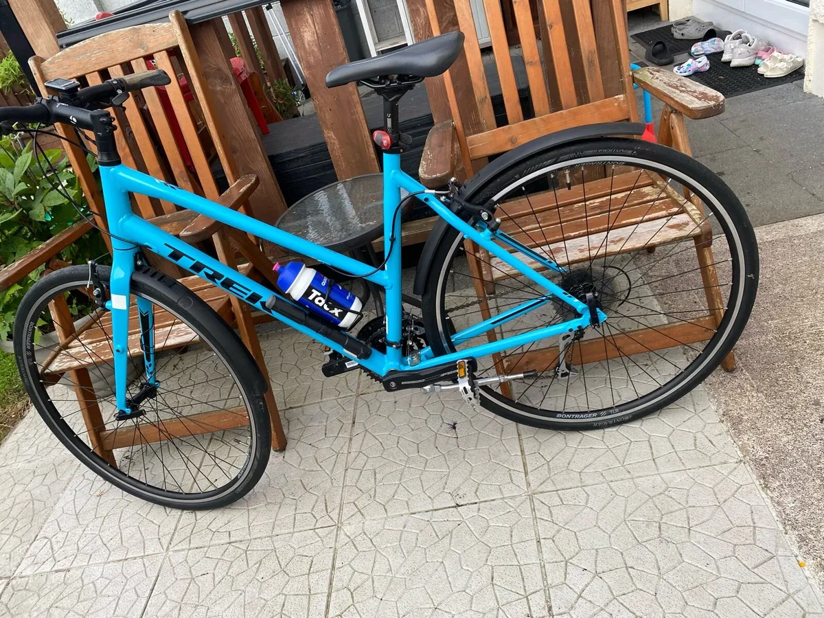As New Trek FX3 27 speed 700x32 inch wheels - Image 3