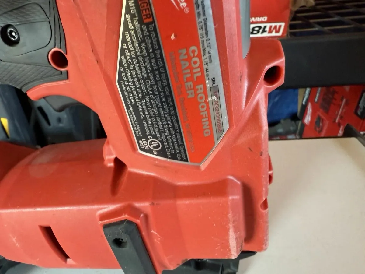 Milwaukee 2909-20 1-3/4 inch Coil Roofing Nailer - Image 4