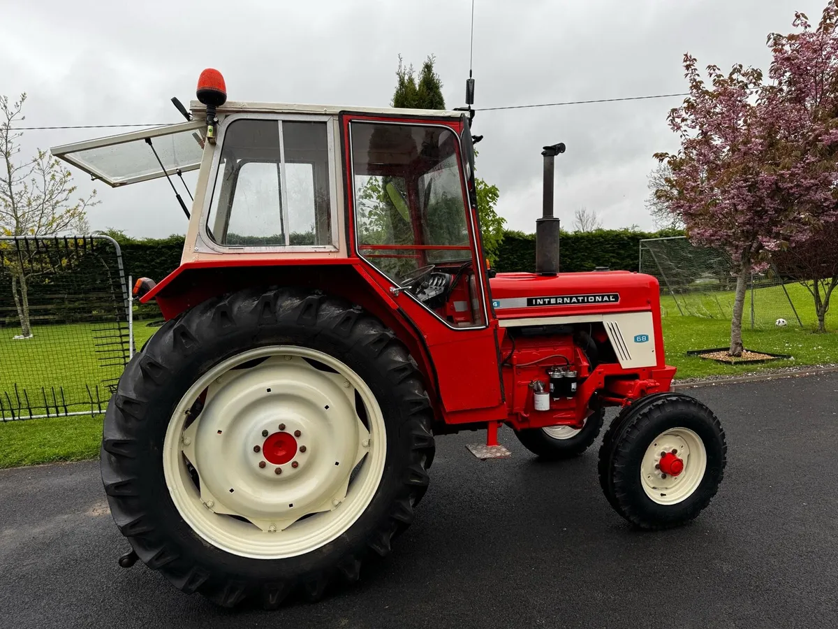 International 574 tractor - Image 2