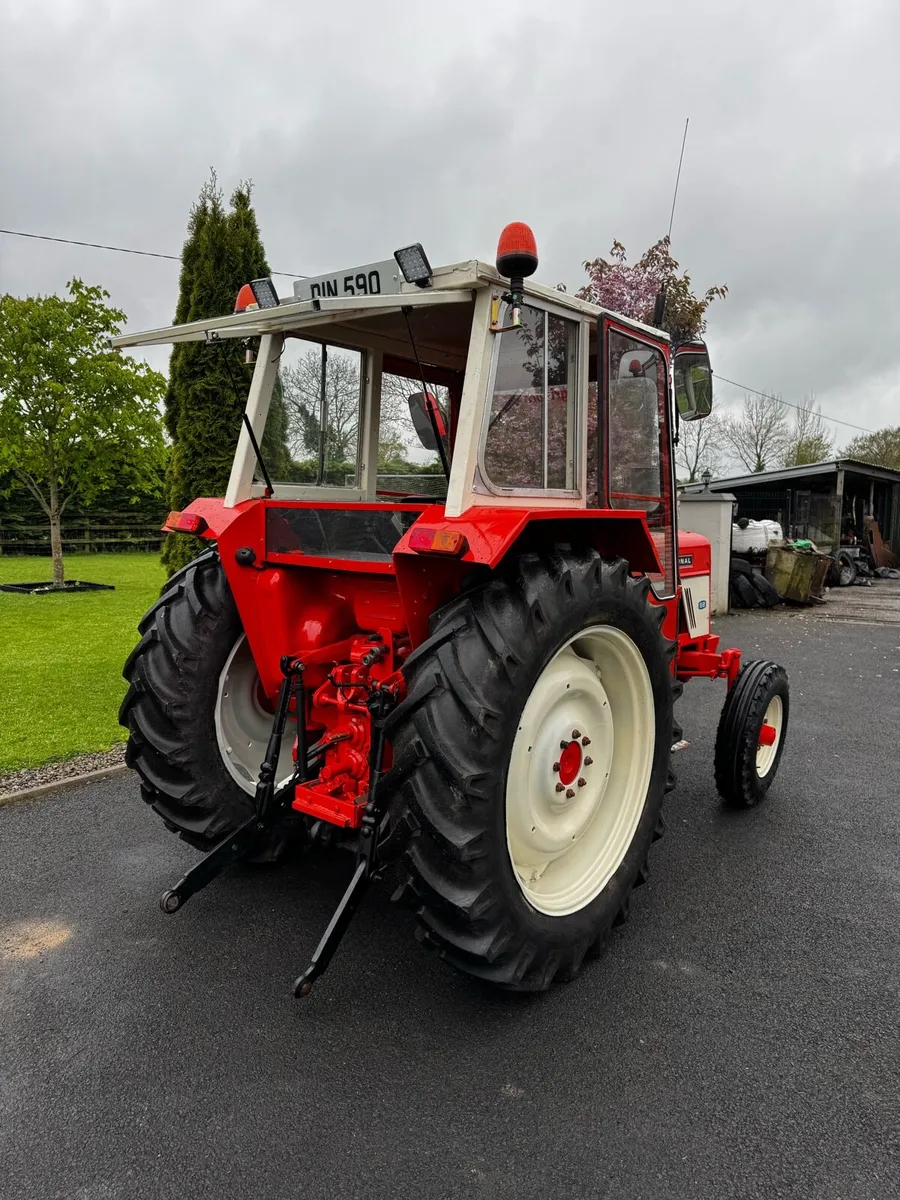 International 574 tractor - Image 3