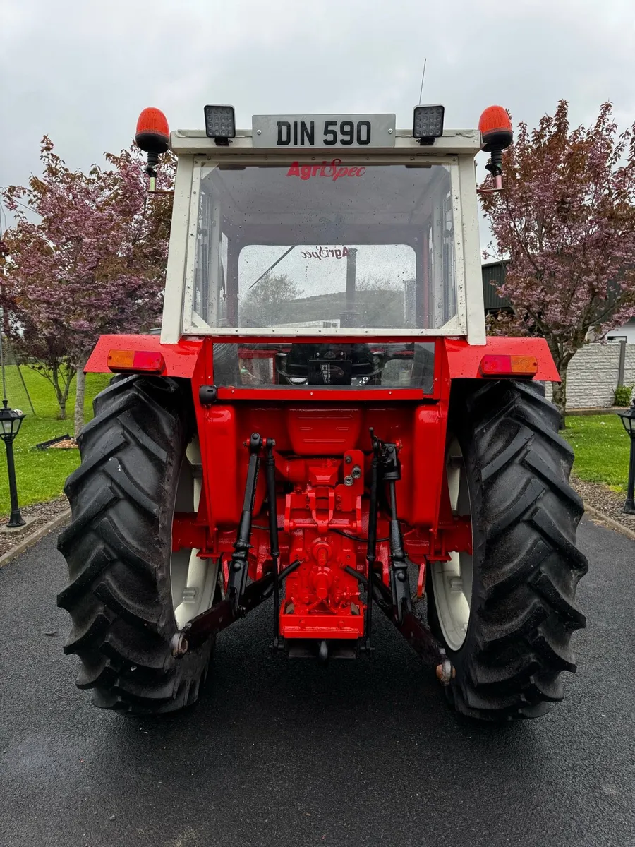 International 574 tractor - Image 4