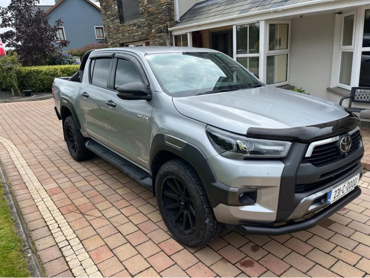 Toyota Hilux INVINCIB X D-4D 4WD INVINCIBLE DCB - Image 1