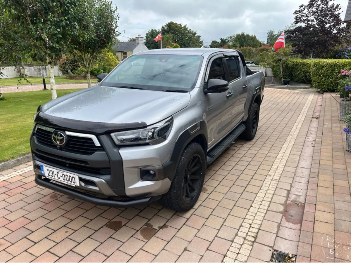 Toyota Hilux INVINCIB X D-4D 4WD INVINCIBLE DCB - Image 2