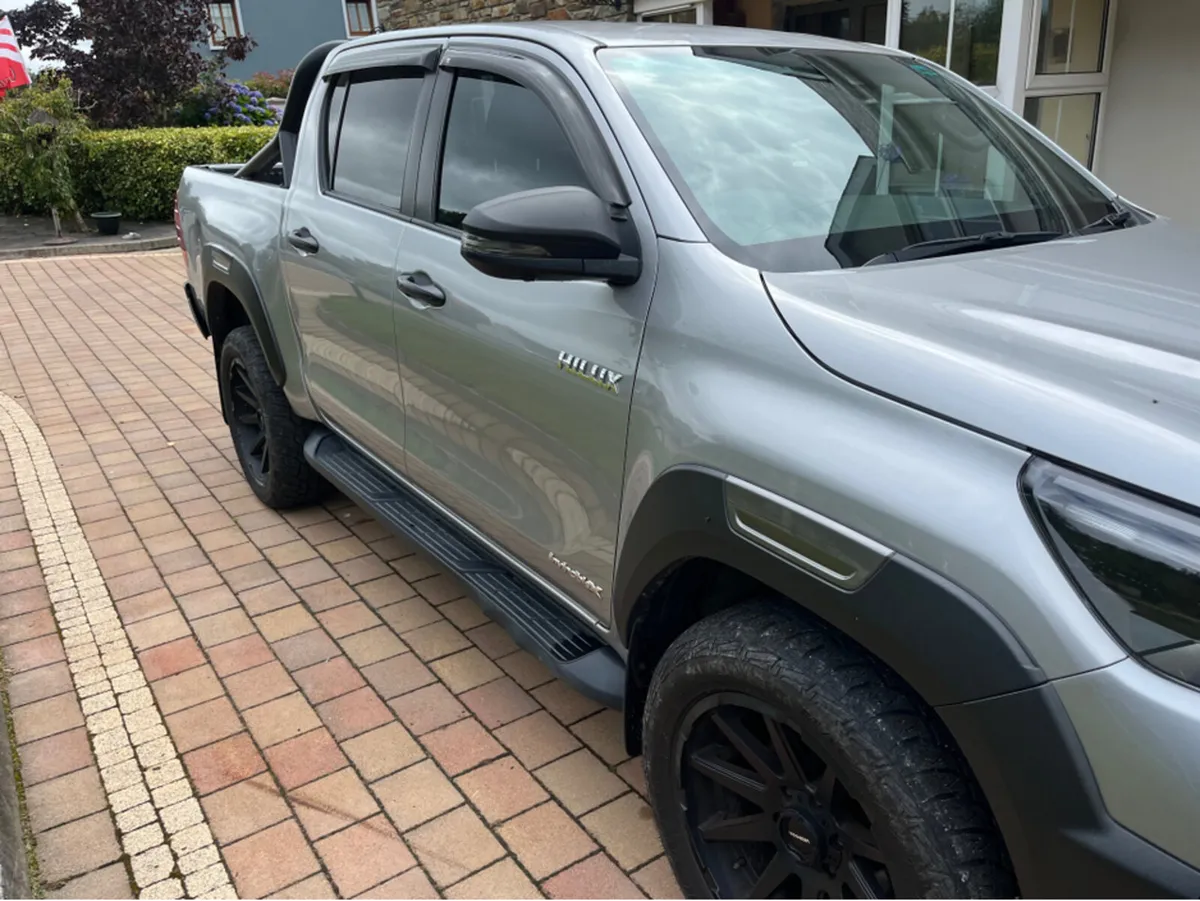 Toyota Hilux INVINCIB X D-4D 4WD INVINCIBLE DCB - Image 4