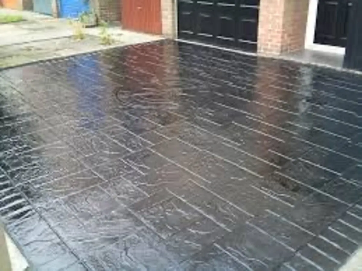 Roof/driveway paint - Image 1