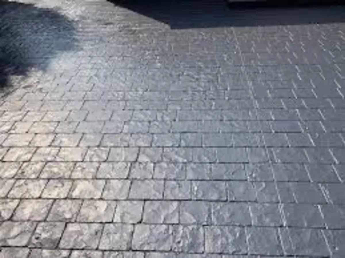 Roof/driveway paint - Image 3