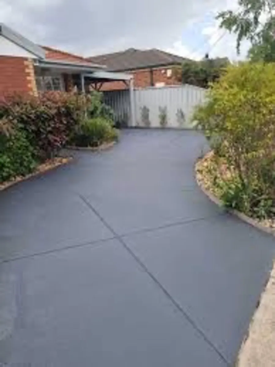 Roof/driveway paint - Image 1