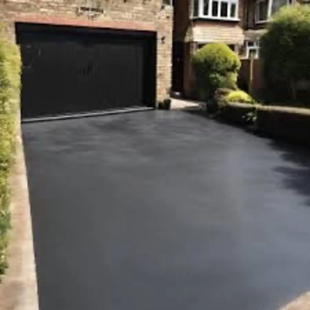 Roof/driveway paint - Image 3