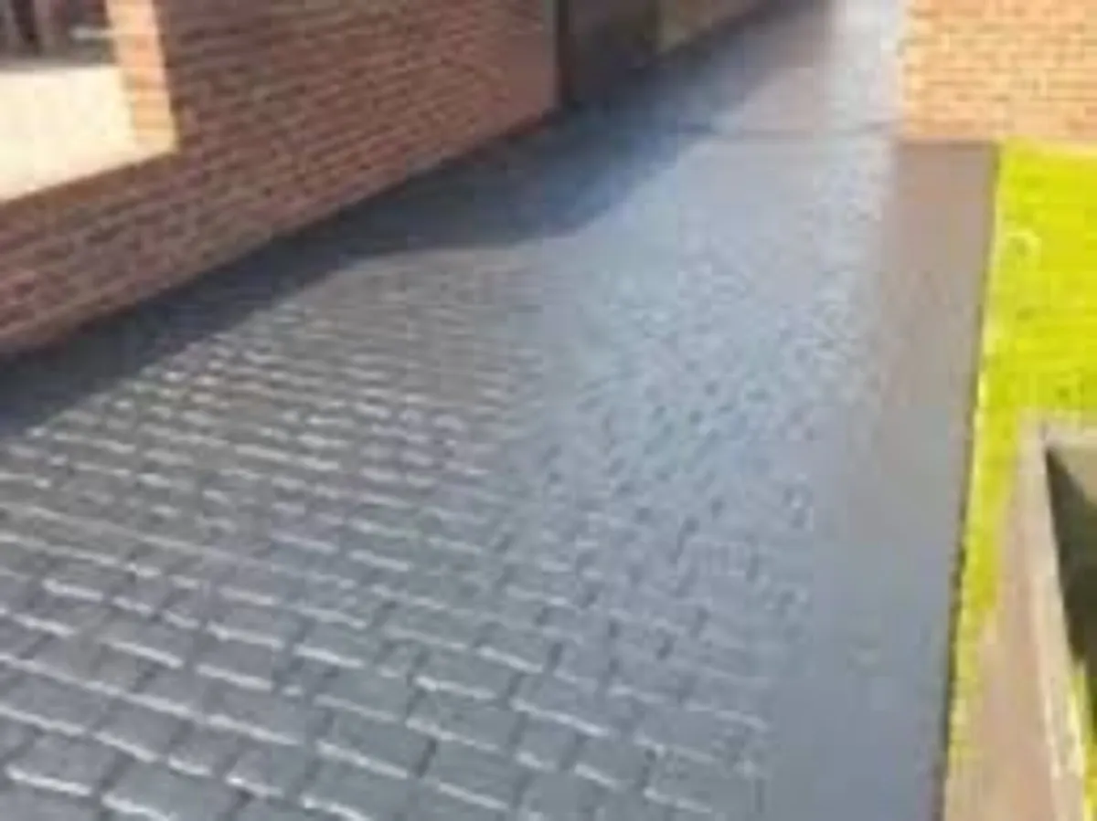 Roof/driveway paint - Image 4